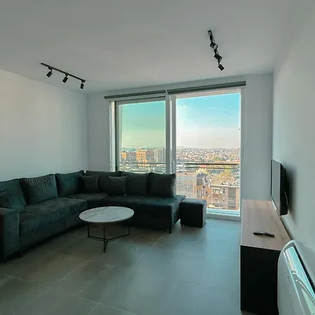 Urban Serenity Skyline View 2 * 地拉那