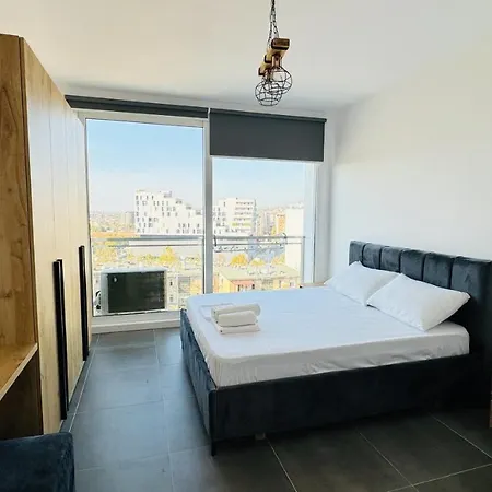 Urban Serenity Skyline View 2 Appartement